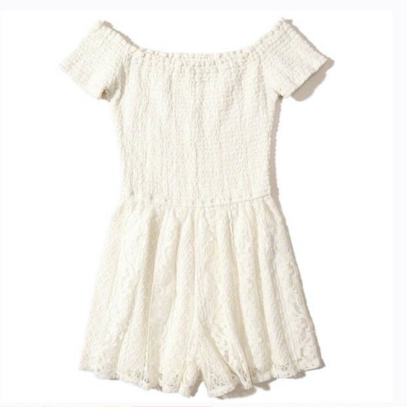 Hollister Off the Shoulder Lace Romper - Picture 3 of 11